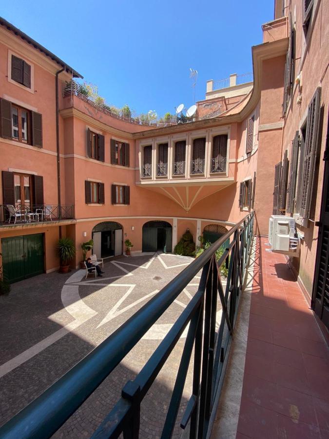 Trevi Ducal Palace روما المظهر الخارجي الصورة
